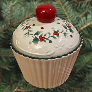 Pfaltzgraff Winterberry Cupcake-shaped Cookie Candy Jar Holiday Holly Winter